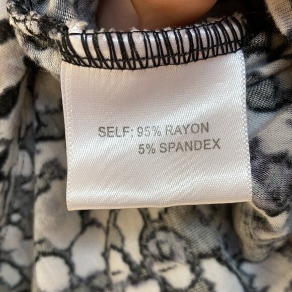 Rose and Olivia wrap top. - Picture 3 of 4